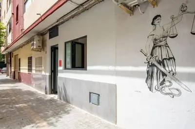 a painting of a woman on the side of a building at Loft nuevo cerca de Ruzafa y Ciudad de las Artes in Valencia