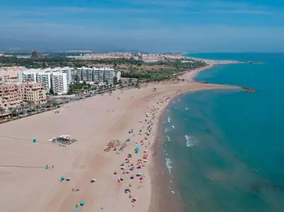 an aerial view of a beach with people and the ocean at Refugio Costero a 2 minutos de Playa Sagunto A4 in Puerto de Sagunto
