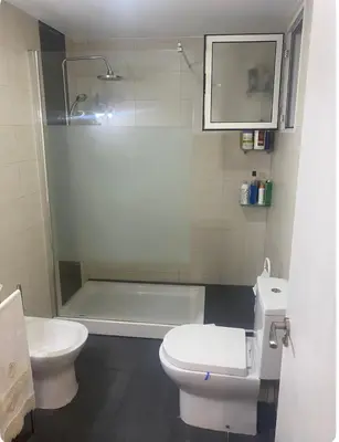 a bathroom with a toilet and a sink and a shower at Departamento en Torrent in Torrent