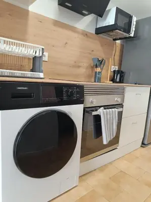 a kitchen with a microwave and a dishwasher at La Llar45 , Relájate junto al mar in Playa Pobla de Farnals