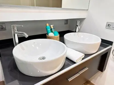 a bathroom with two white sinks on a counter at Amplio y Lujoso con vistas in Valencia