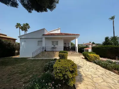 a white house with a walkway in front of it at Acogedora casa con piscina in Lliria