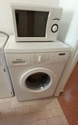 a microwave sitting on top of a washing machine at Premium Beach Flat in Las Canteras
