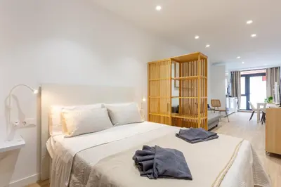 a bedroom with a large white bed with towels on it at Nuevo piso cerca de universidad y playa in Valencia