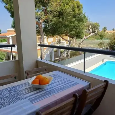Amplio duplex en la playa con piscina