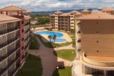 an aerial view of a building and a swimming pool at Apartamento en la Playa de Canet de Berenguer in Canet de Berenguer