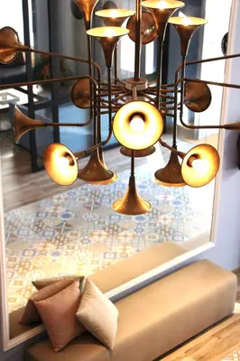 a chandelier with many lights hanging from a ceiling at Hotel Boutique Balandret in Valencia