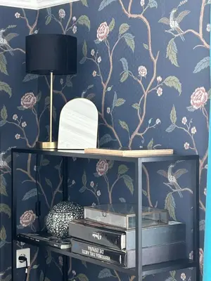 a room with a wall with a floral wallpaper at L'Esplai Valencia in Valencia