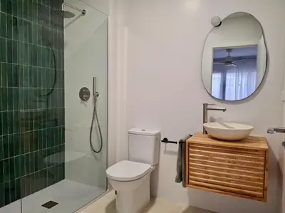 a bathroom with a toilet and a sink and a shower at Bonito apartamento de 2 habitaciones cerca de la Estación Joaquín Sorolla in Valencia