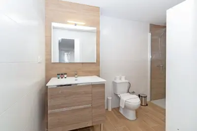 a bathroom with a toilet and a sink and a mirror at GuestReady - Retiro agradable en Valencia in Valencia