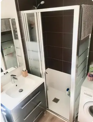 a bathroom with a sink and a mirror at Espectacular apartamento en Cullera con vistas al mar in Faro de Cullera