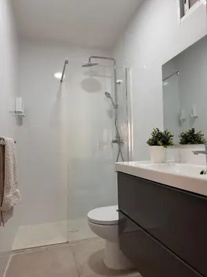 a bathroom with a shower and a toilet and a sink at Apartaestudio muy próximo Valencia in Burjasot