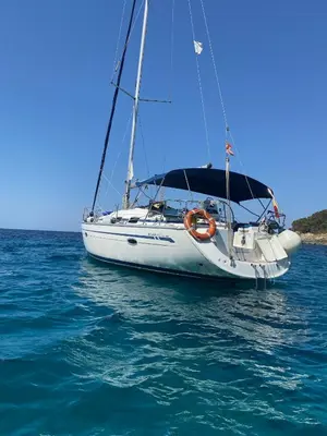 a white sailboat in the water on the ocean at Velero en puerto de valencia in Pinedo