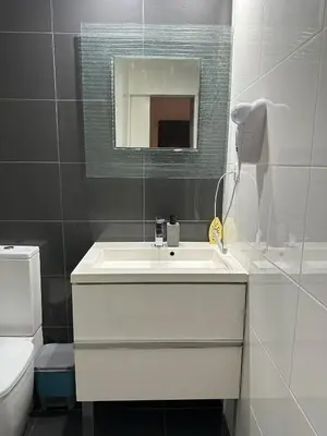 a white bathroom with a sink and a mirror at Mi Huésped Valencia, Aeropuerto Manises in Manises