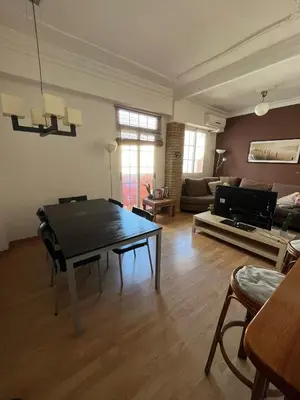 a living room with a table and a couch at Precioso apartamento al lado de la Ciudad de las Artes in Valencia