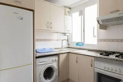a kitchen with a washing machine and a sink at Habitación Cardenal 1 in Valencia