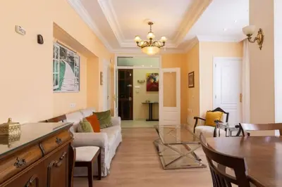 a living room with a couch and a table at Central Apartment Sleeps 6 Fast Wi-Fi 2 Bathrooms in Valencia