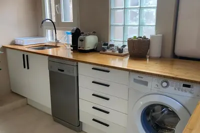 a kitchen with a sink and a washing machine at Estudio Cama King in Valencia
