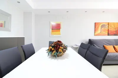 a bedroom with a large white bed and a window at Global Vacacional, Moderno y práctico adosado en Puerto de Sagunto in Puerto de Sagunto