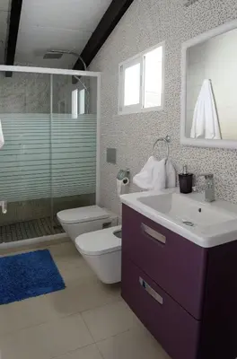 a bathroom with a sink and a toilet and a shower at Apartamento Gutenberg in Valencia