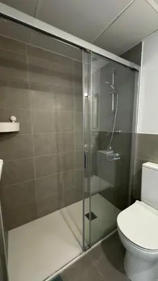 a bathroom with a glass shower with a toilet at Gran Canet, relax y confort a pocos pasos del mar in Canet de Berenguer