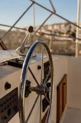 a close up of a wheel on a boat at Hotel Yacht Our Alissa in Valencia