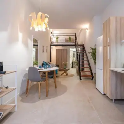 RM1 - Loft Valencia cómodos estudios dúplex cerca a la Avenida del Puerto