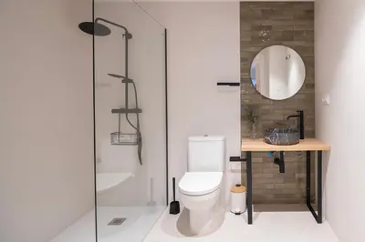 a bathroom with a toilet and a shower and a sink at PM - Loft Valencia Espaciosos estudios con terraza cerca a las Artes y las Ciencias in Valencia
