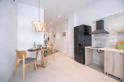 a kitchen and dining room with a table and chairs at LO - Loft Valencia - Modernos y acogedores estudios cerca a las Artes y las Ciencias in Valencia
