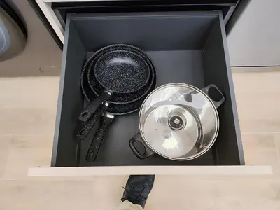 a black box with a strainer and a plate in it at Apartamento RD C in Valencia