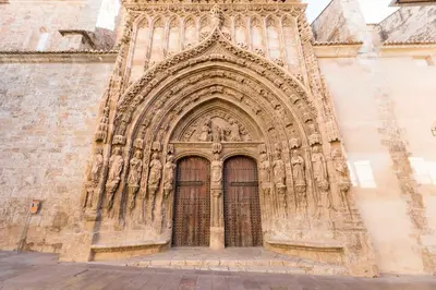 a large entrance to a building with a large door at Encanto Rural en Requena in Requena