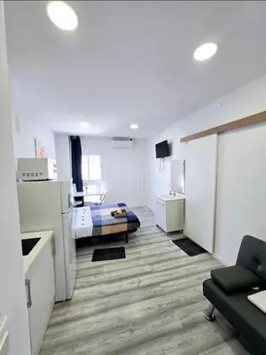a room with a kitchen and a living room at Apartamento Metro Manises y Aeropuerto in Manises