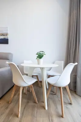 a white table and chairs in a living room at Les Arts Plaza by Concept Flats in Valencia