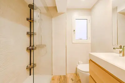a bathroom with a shower and a toilet and a sink at Cabanal Beach House - 10 min to ocean , FastWifi , SmartTV, AC in Valencia