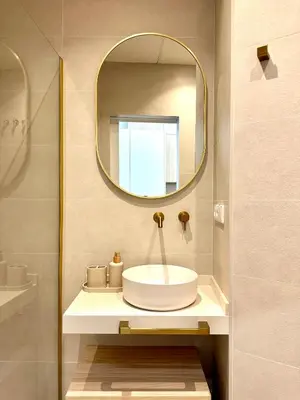 a bathroom with a sink and a mirror at Anelsa Suites Serranos 1 in Valencia
