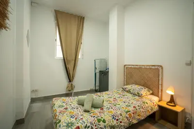 a bedroom with a bed and a window at Luminoso Apartamento Familiar y Patio Privado in Valencia