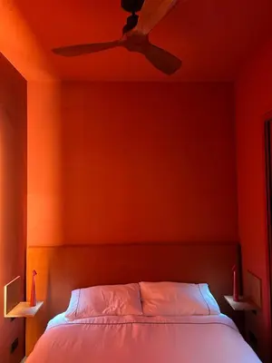 a bedroom with a bed with a ceiling fan at Apartamento de diseño a 500 metros de la playa in Valencia