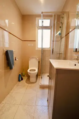 a bathroom with a toilet and a shower and a sink at 2 Bed Apartment, Great Location, 500M from Beach in Valencia