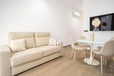 a living room with a couch and a table at Valencia Central Flats-Elegante, junto al Roig Arena in Valencia