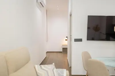 a living room with a couch and a table at Valencia Central Flats-Elegante, junto al Roig Arena in Valencia
