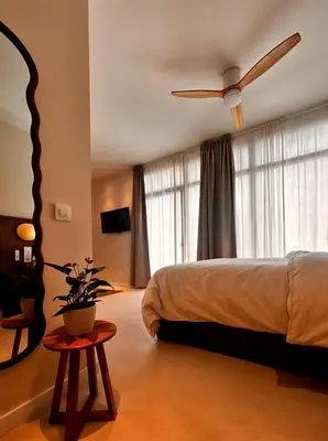 a bedroom with a bed and a ceiling fan at Pivote Flats-Playa A in Valencia