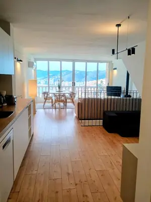 a kitchen and living room with a table and chairs at LOFT ROYAL - apartamento 