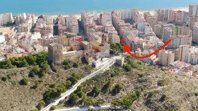 an aerial view of a building with a red arrow at Cómodo Apartamento cerca de la playa de San Antonio, dos baños in Cullera