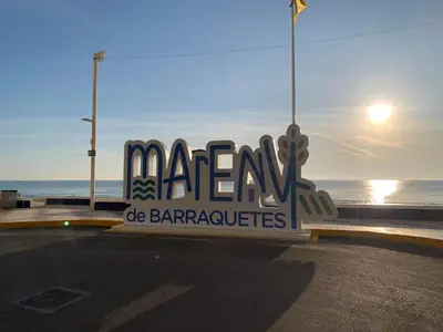 a sign for a beach with the ocean in the background at Apartamento playa Valencia in Mareny Barraquetas