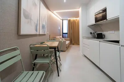 a kitchen and dining room with a table and chairs at VLC HOST - Palleter in Valencia