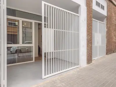 a pivot gate in front of a house at Winahost Apartamento Benimaclet 1 in Valencia