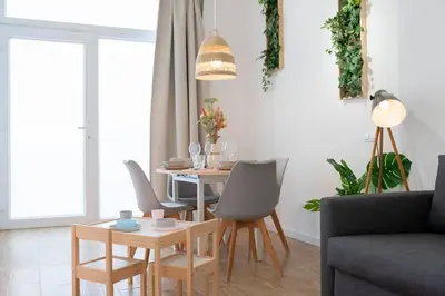 a living room with a table and chairs at Loft Familiar: Paz y Conexión Ideal en Valencia in Valencia