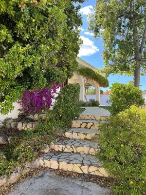 a kitchen with white cabinets and a checkered floor at Villa 20min Valencia - Playas in San Antonio de Banageber