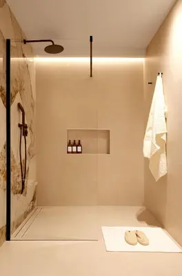 a bathroom with a shower with a glass door at SariStays Valencia Finca Verde L in Valencia