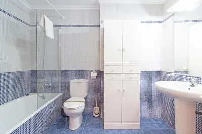 a bathroom with a toilet and a sink at Global Vacacional, Apartamento con terraza en la playa de Puerto Sagunto in Puerto de Sagunto